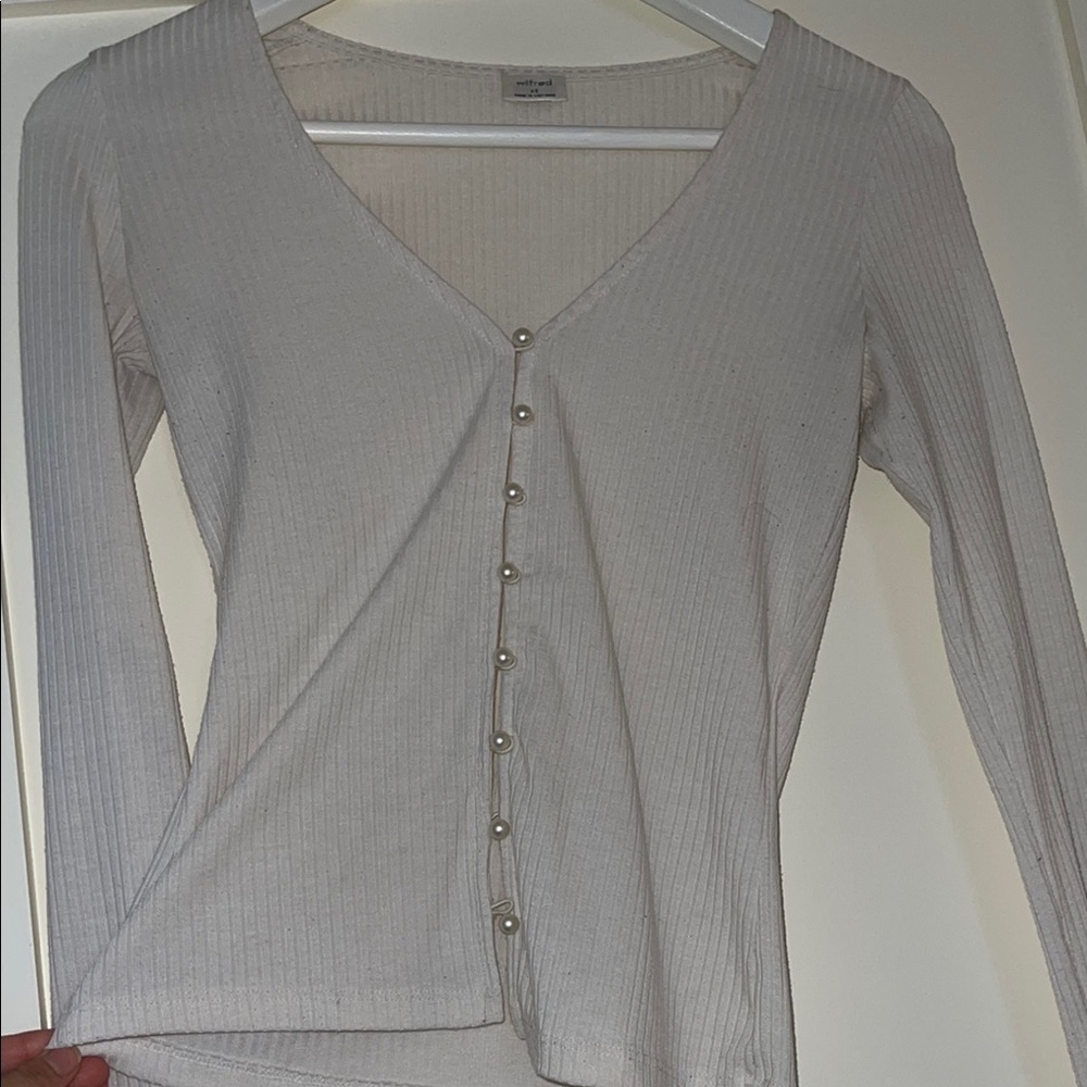 4 for $40 - Aritzia Cream Fitted Button Down Blouse